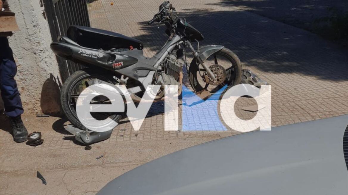 Σύγκρουση αυτοκινήτου με μηχανάκι στην Εύβοια, τραυματίας διανομέας - Δείτε φωτογραφίες