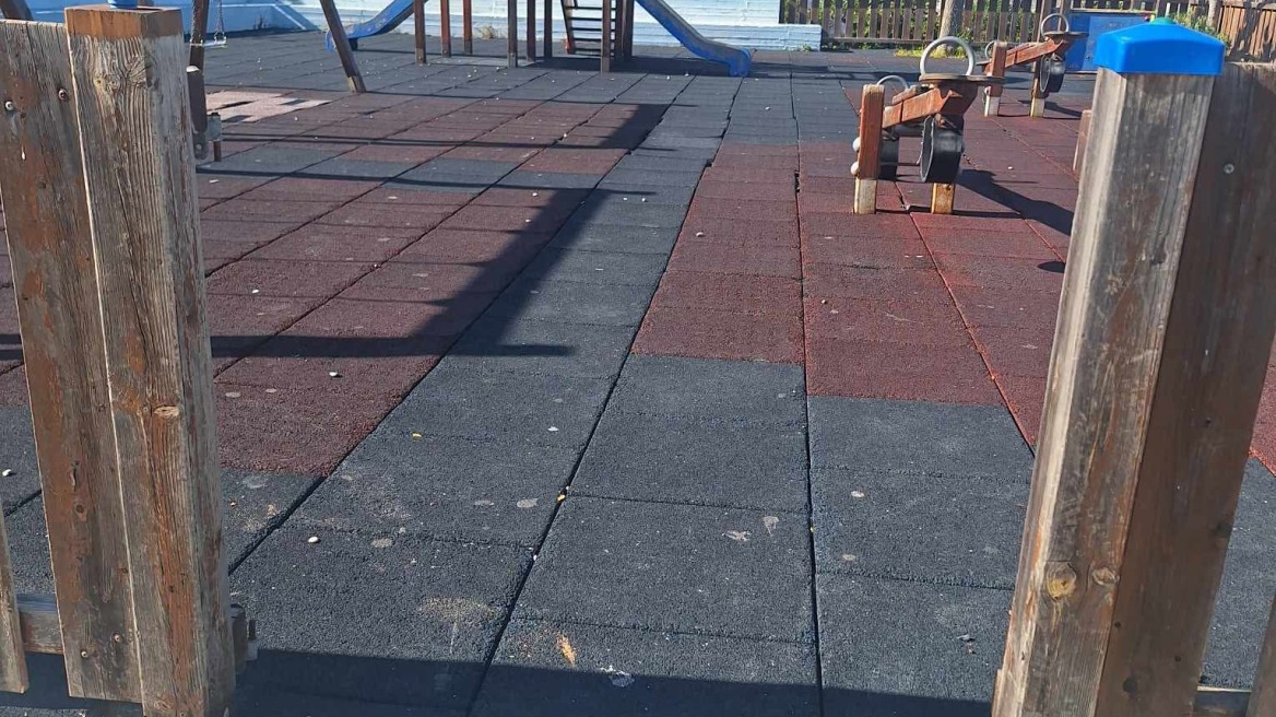 Επικίνδυνη παιδική χαρά στην Νεράντζα Κορινθίας 