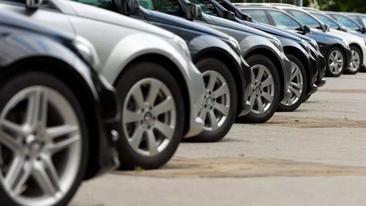 Τεράστιο κύκλωμα: Πουλούσαν σαν καινούργια τρακαρισμένα αυτοκίνητα