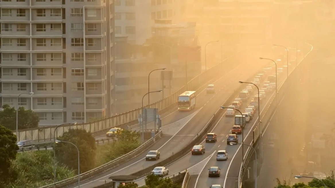 Σε ένα video όλη η ελληνική παράνοια