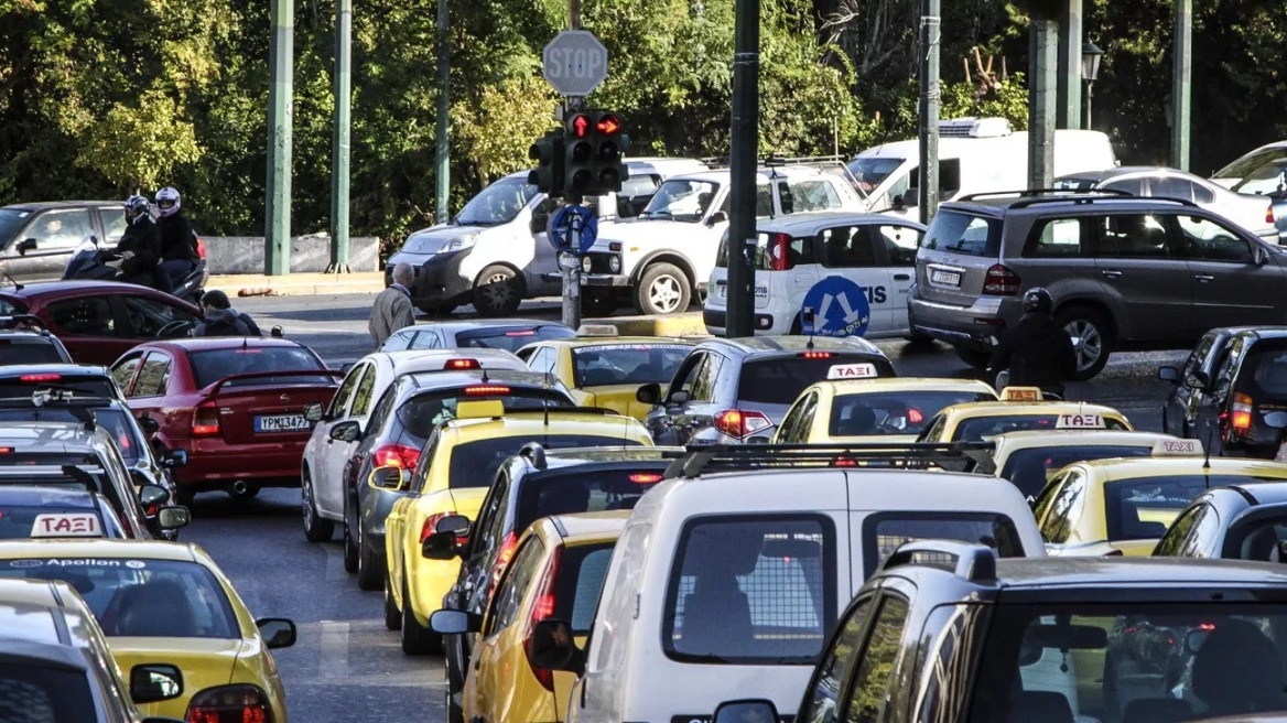 Κίνηση: Στο «κόκκινο» ο Κηφισός - 20λεπτες καθυστερήσεις στην Αττική Οδό
