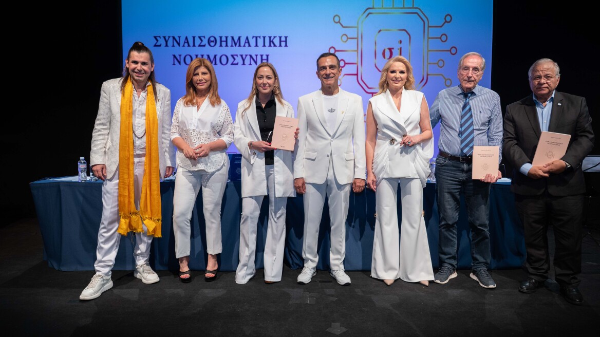 
Φώτης Καρύδας:  Παρουσιάστηκε η νέα ποιητική συλλογή του «Συναισθηματική Νοημοσύνη» 