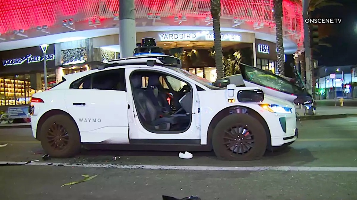 Λος Άντζελες: Γιατί οι διαδηλωτές στοχοποιούν και βανδαλίζουν τα συγκεκριμένα αυτοκίνητα;