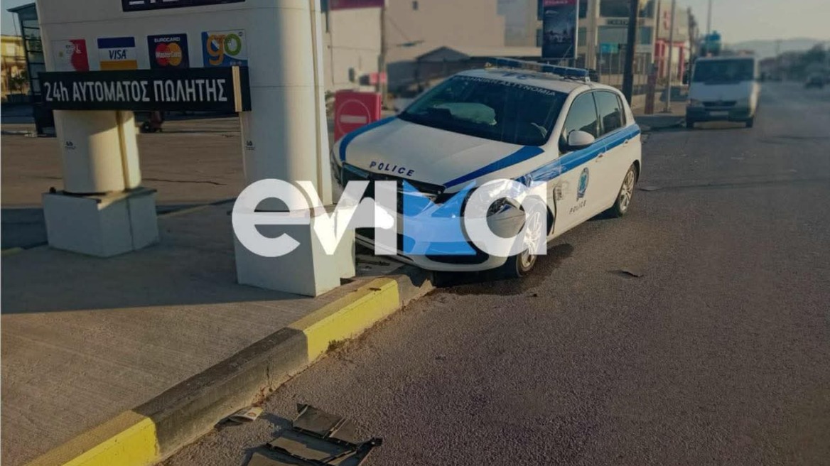 Τροχαίο με περιπολικό που καρφώθηκε σε κολώνα βενζινάδικου στη Χαλκίδα - Δείτε φωτογραφίες