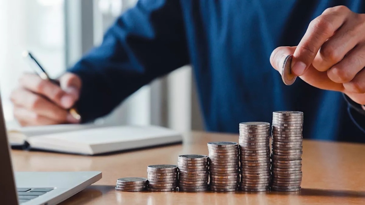 Μισθοί: Οι αυξήσεις που φέρνουν περικοπές σε επιδόματα και κοινωνικές παροχές
