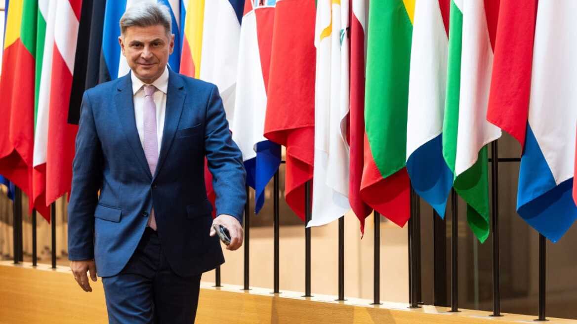 Φαραντούρης: «Λάθος ο αποκλεισμός της Ουκρανίας απ' τις διαπραγματεύεις στην Αλάσκα»
