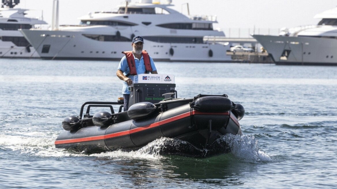 Lamda: Το πρώτο ηλεκτροκίνητο σκάφος υπηρεσίας σε ελληνική μαρίνα
