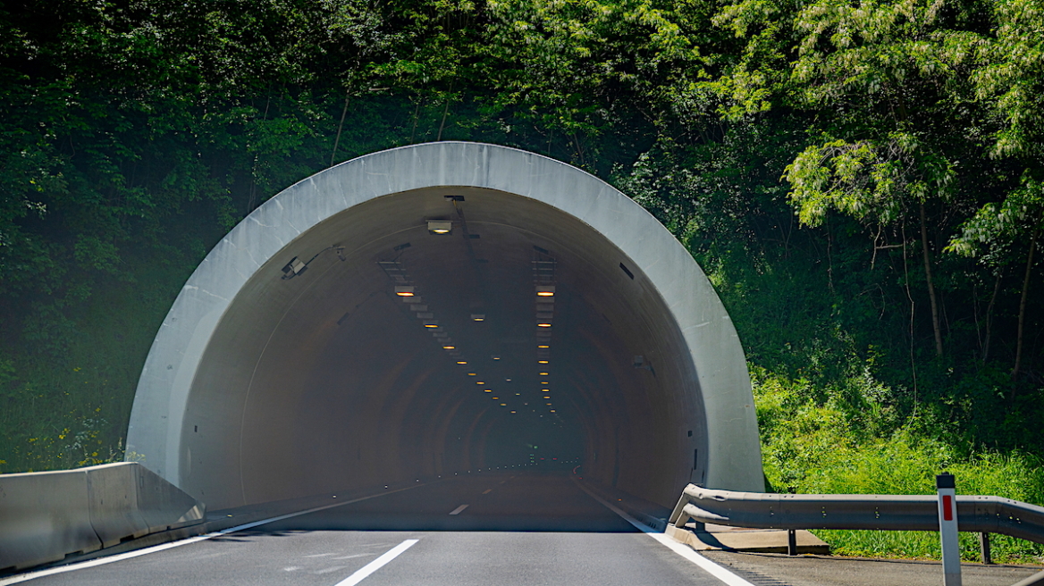 Το μεγάλο τούνελ της Αττικής θα τα... σπάει