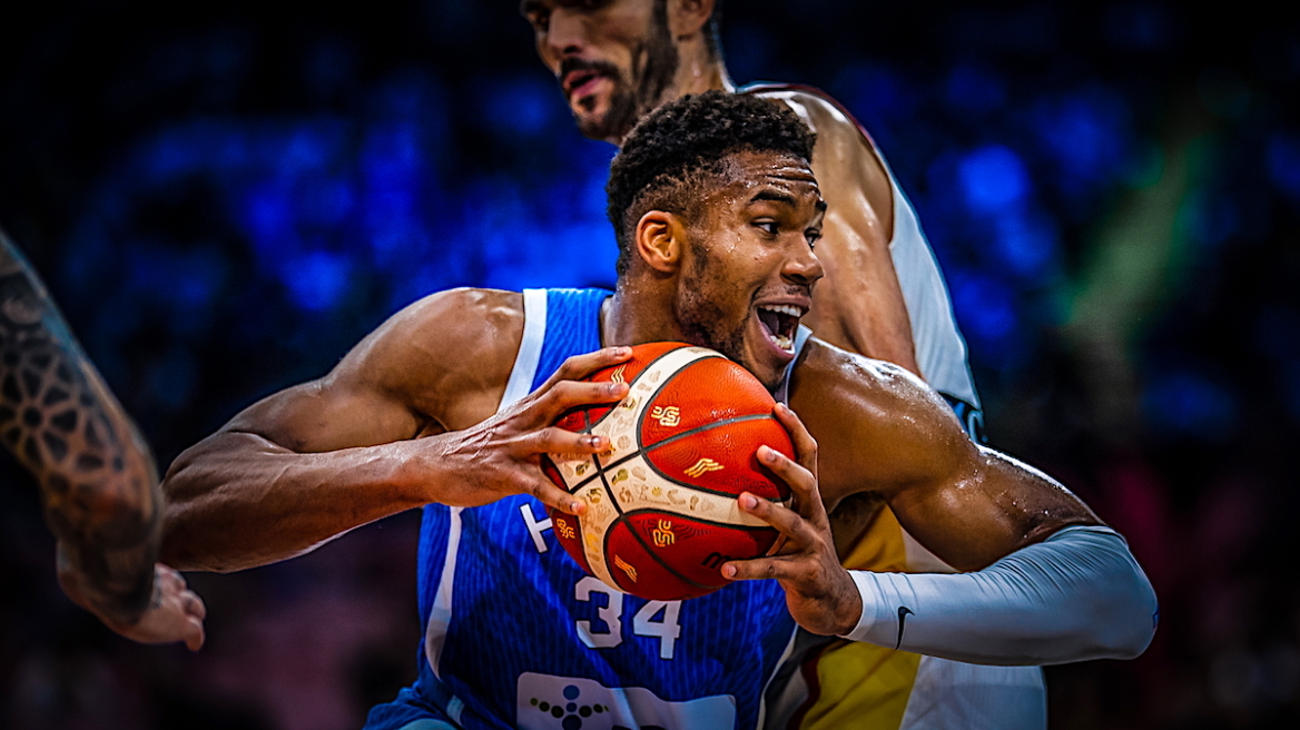 Ο τρομακτικός Γιάννης με το τρομακτικό αυτοκίνητό του