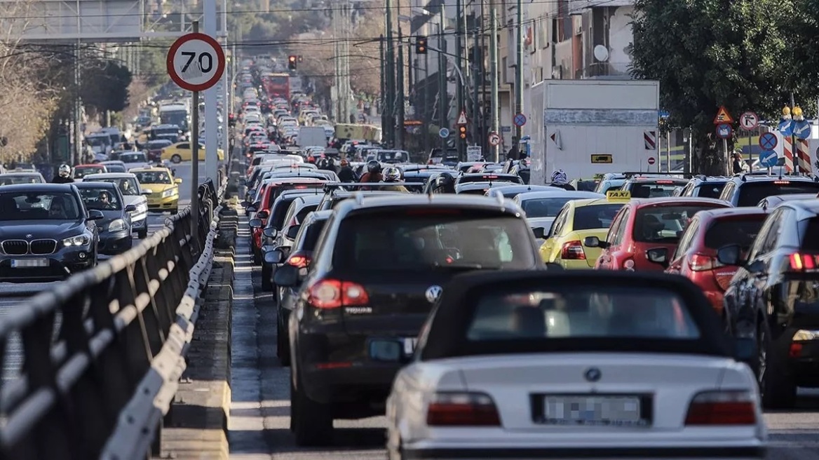 Κυκλοφοριακό κομφούζιο στο Γαλάτσι - Φραγμένες οι Βεΐκου και Γαλατσίου λόγω ακινητοποιημένου λεωφορείου, δείτε live χάρτη