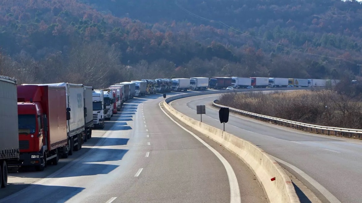 Τα φορτηγά απειλούν τις τιμές των αγαθών στις γιορτές