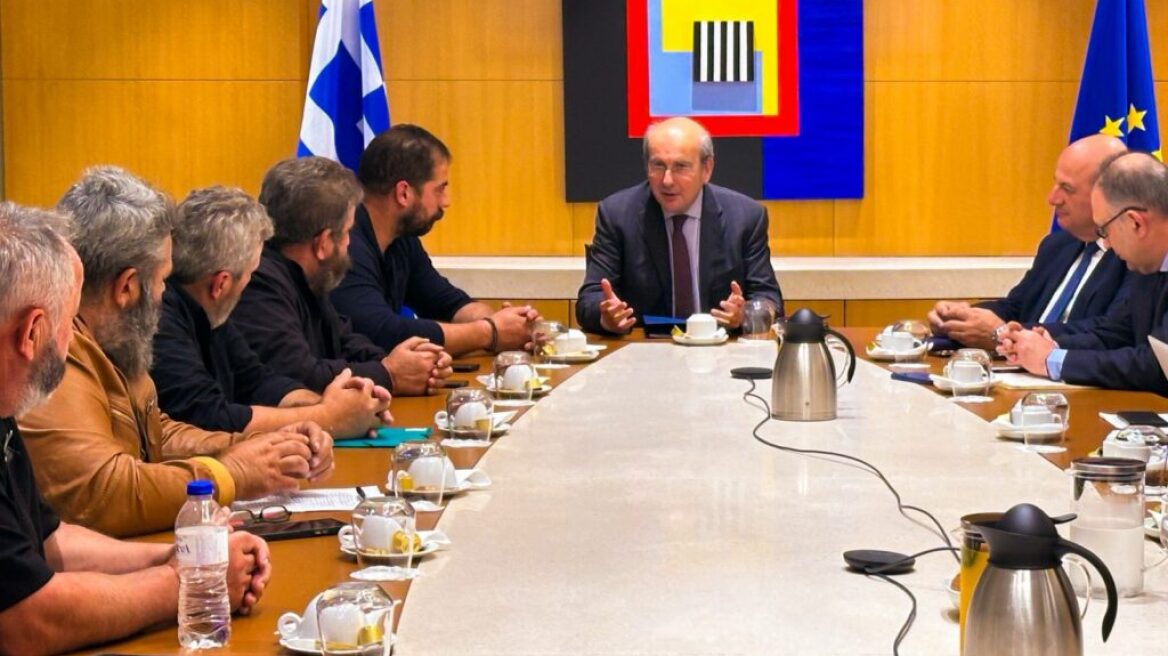 Συνάντηση Χατζηδάκη και Τσιάρα με εκπροσώπους κτηνοτρόφων της Κρήτης: «Γίνεται μεγάλη προσπάθεια για να γίνουν γρήγορα πολύ συγκεκριμένες πληρωμές» 