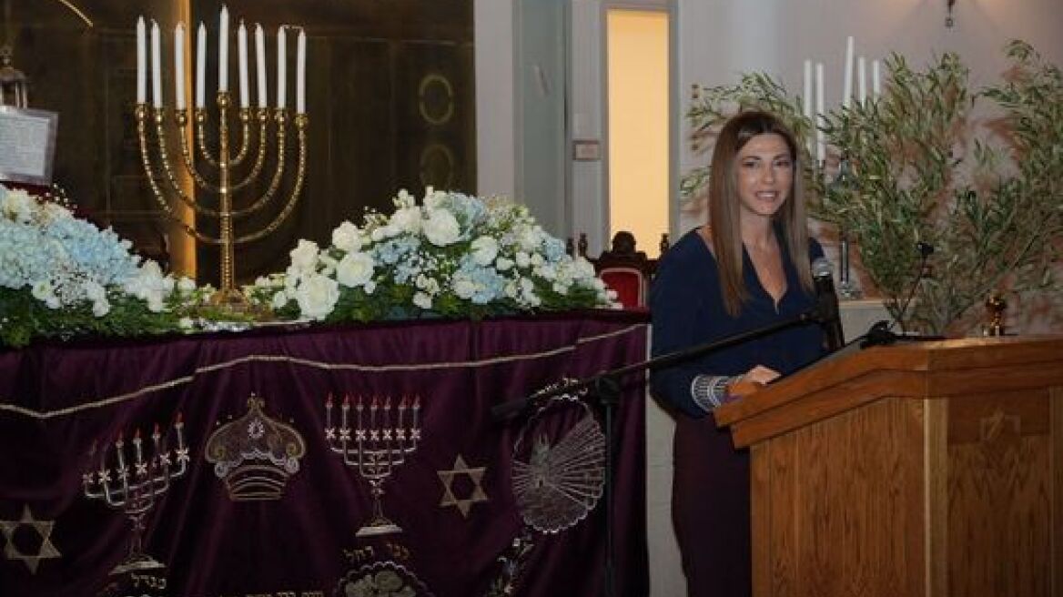 Η Σοφία Ζαχαράκη στον εορτασμό της Χανουκά: Η γιορτή ας συμβολίζει τη νίκη της ελπίδας και της ζωής απέναντι στην τρομοκρατία και το μίσος