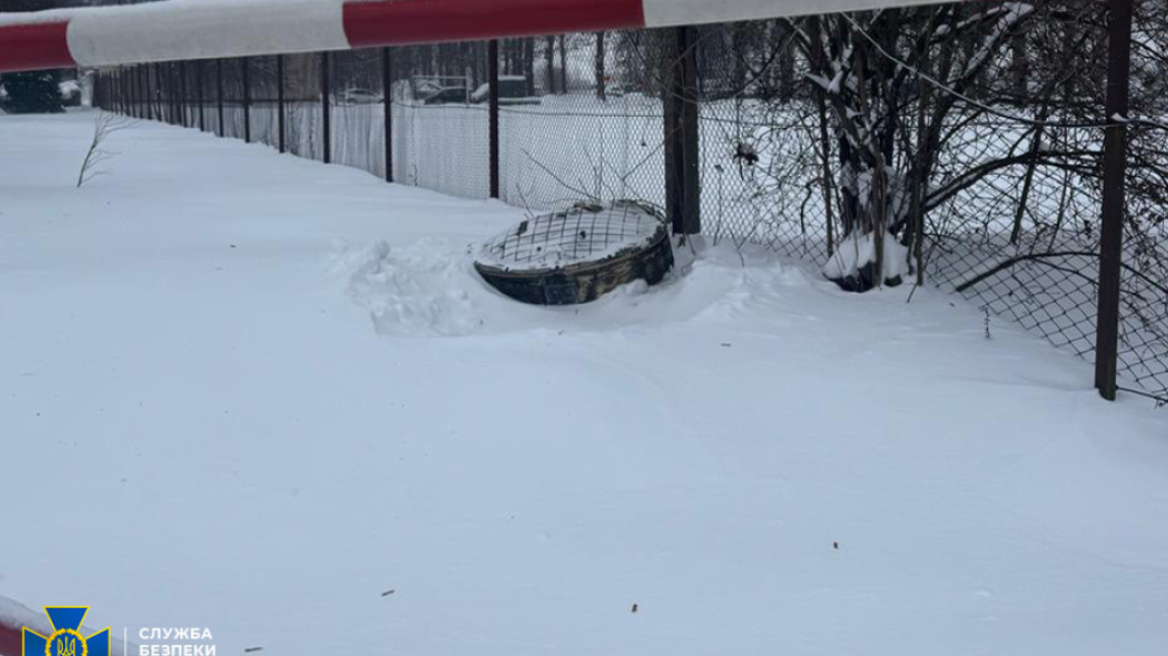 Έγκλημα πολέμου η επίθεση με τον Oreshnik, λέει το Κίεβο - Κυκλοφόρησαν φωτογραφίες με τα συντρίμμια του πυραύλου 