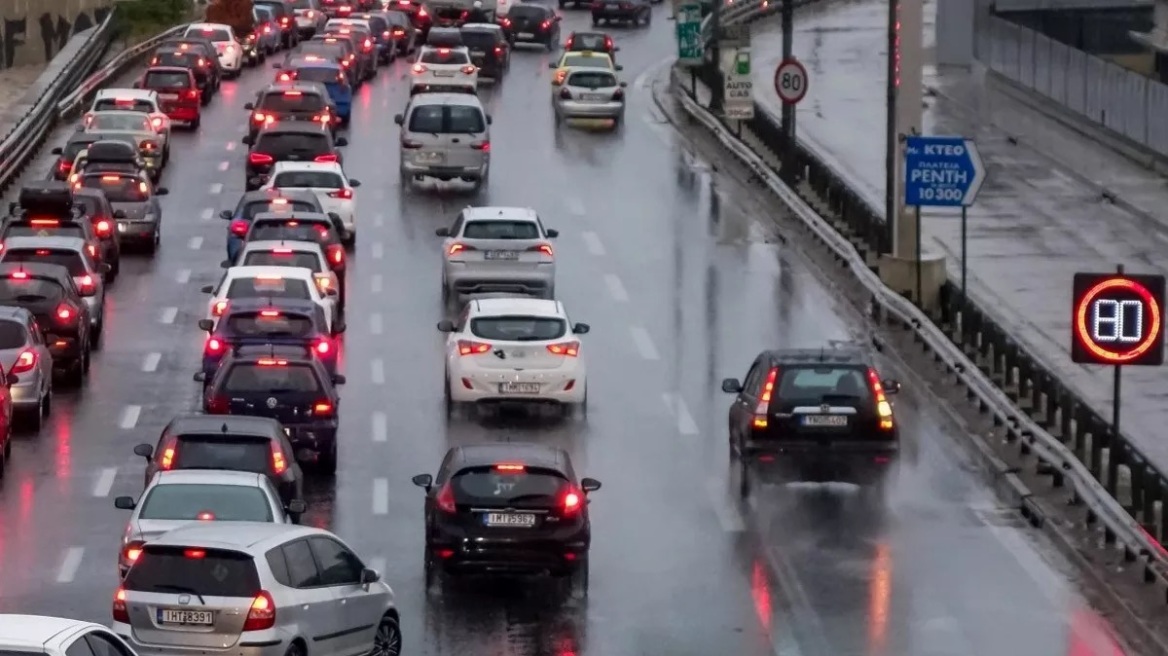 Μεγάλη ταλαιπωρία σε Κηφισό, Λεωφόρο Αθηνών και Αττική Οδό - Καθυστερήσεις στην παραλιακή και το κέντρο
