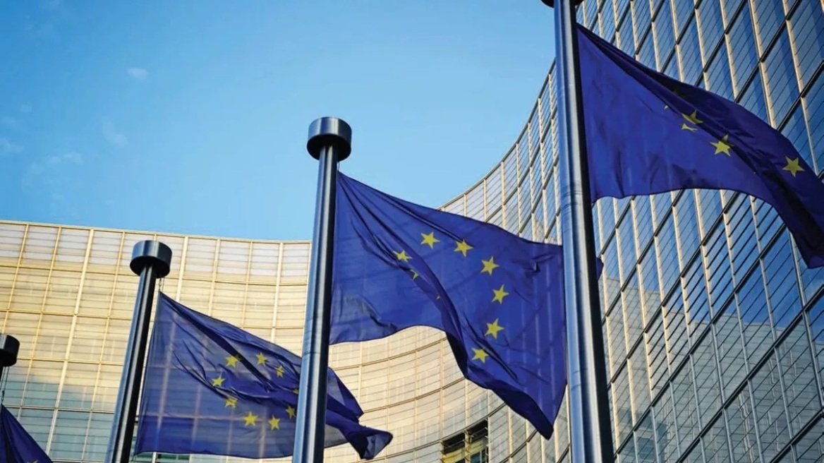 Εαρινές προβλέψεις Κομισιόν: Επιβράδυνση ανάπτυξης στο 1,8% και άνοδο πληθωρισμού στο 3,7% στην Ελλάδα το 2026