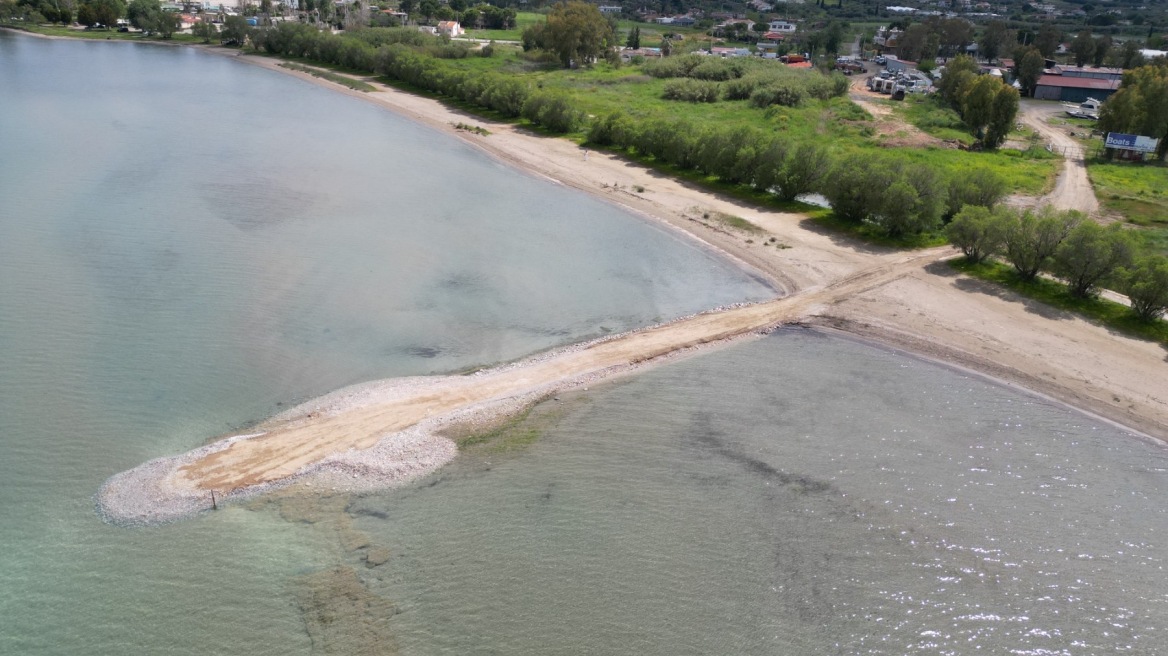 ΕΔΕ για τα μπάζα μέσα στη θάλασσα στον Ωρωπό