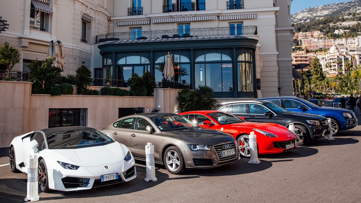 Ο εφοπλιστής που πούλησε όλες τις Ferrari του – Η Ελλάδα δεν είναι Μονακό