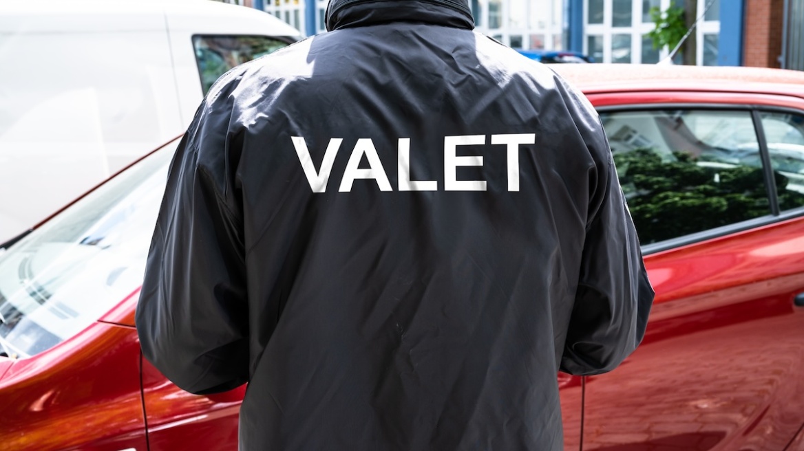 Συνέλαβαν παρκαδόρους - Πολλαπλάσια τα πρόστιμα στους οδηγούς