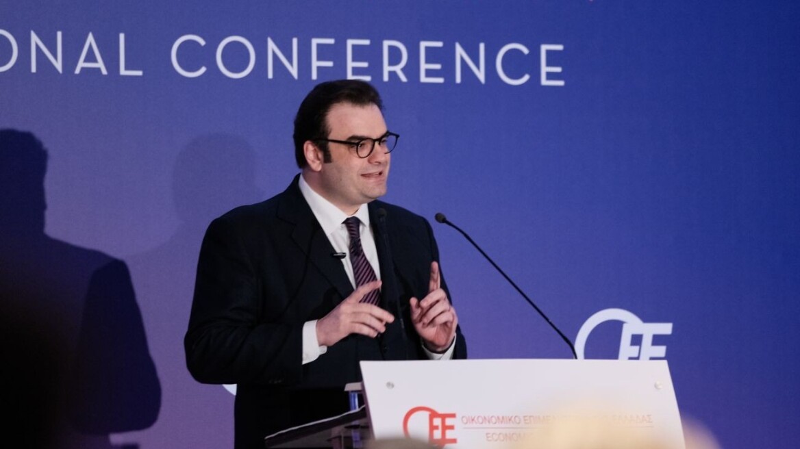 Πιερρακάκης: Η Ελλάδα καταγράφει τη μεγαλύτερη μείωση χρέους παγκοσμίως, στόχος να πέσει κάτω από το 120% του ΑΕΠ έως το 2029