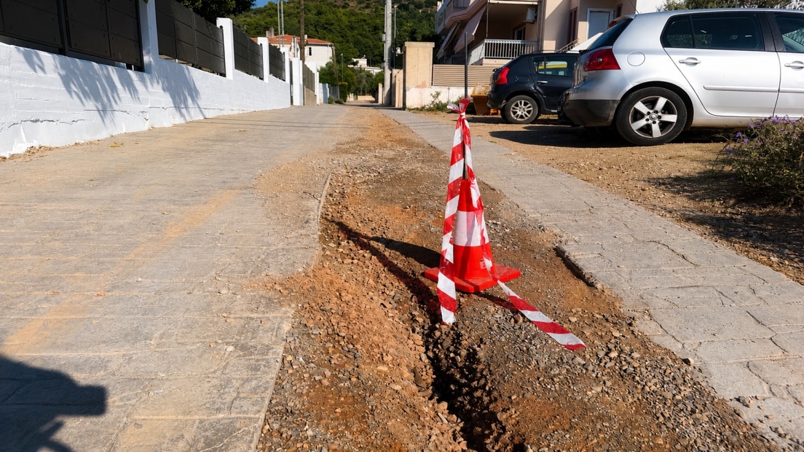 Σπάτα: Ατυχήματα, ζημιές και ένα χάος στους δρόμους