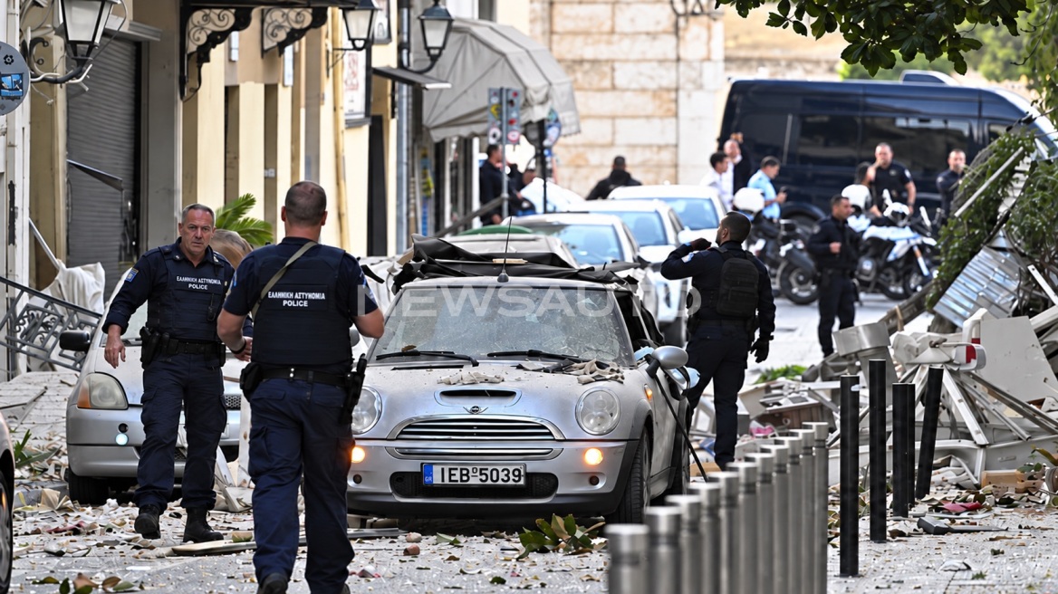 Ποιος θα πληρώσει για τα κατεστραμμένα αυτοκίνητα στην Πλάκα;