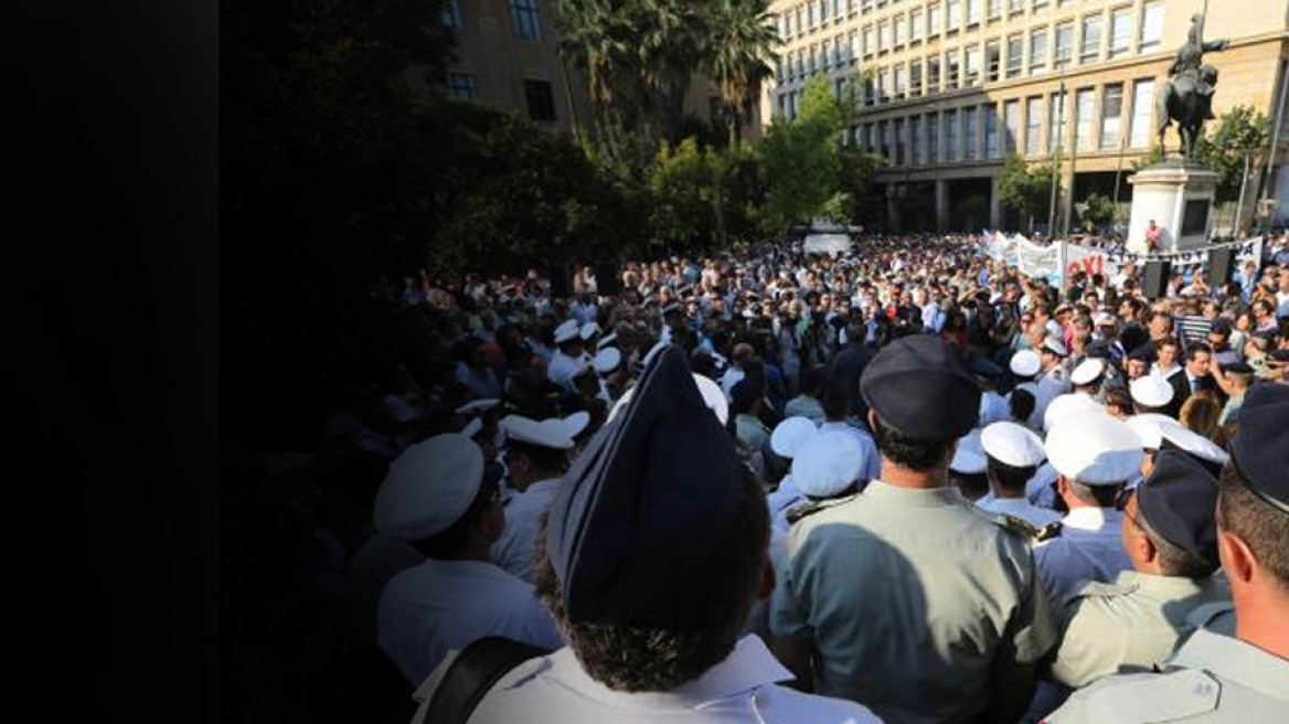 ΣτΕ: Από 1ης Αυγούστου αντισυνταγματικές οι μειώσεις των αποδοχών των ενστόλων 