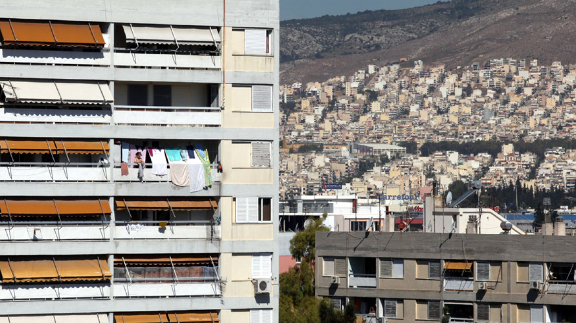 Φόρος ακινήτων: «Τρελά» ποσά καλούνται να πληρώσουν χιλιάδες νοικοκυριά