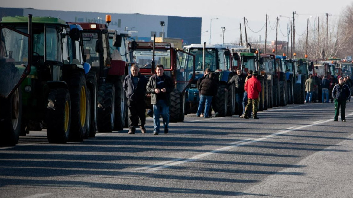 Μπλόκα στους δρόμους σχεδιάζουν αγρότες και κτηνοτρόφοι