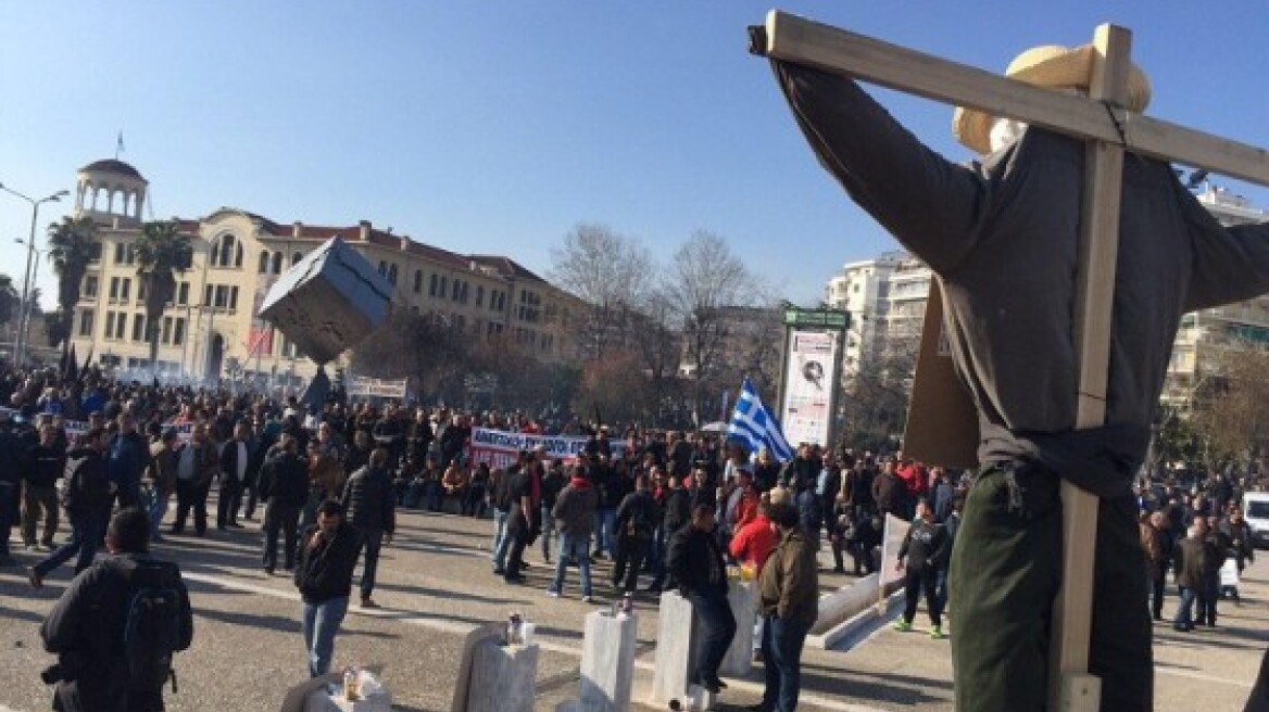 Θεσσαλονίκη: Χημικά κατά των αγροτών από τα ΜΑΤ - Ματαιώθηκαν τα εγκαίνια της Agrotica