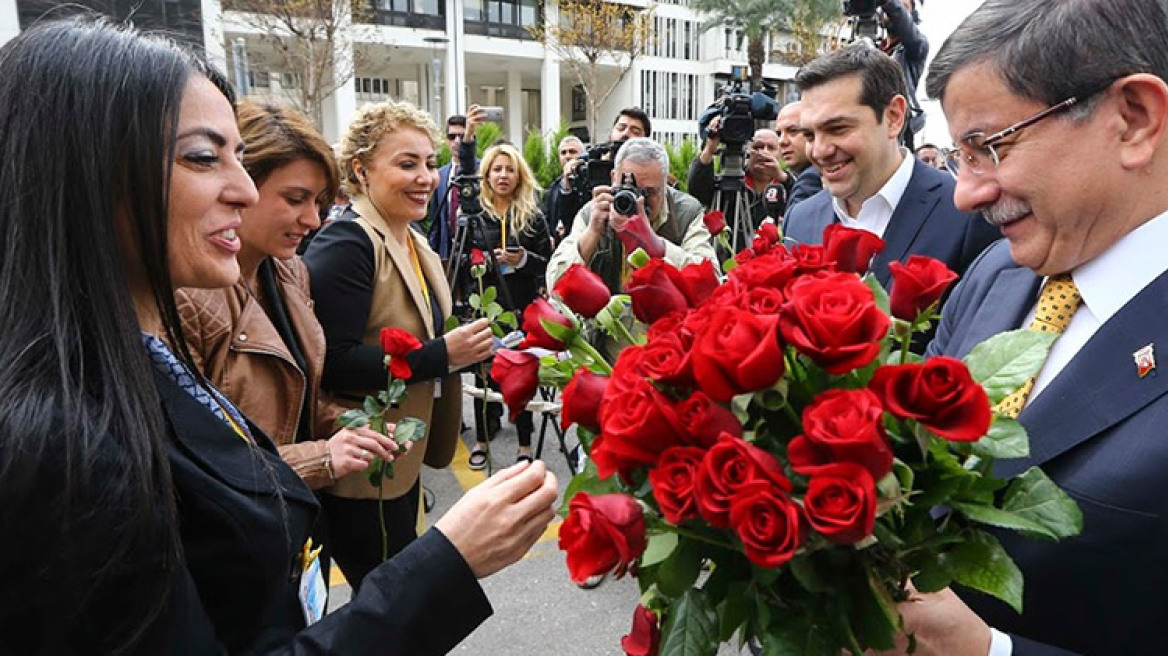 Συμφωνία για τα ραδιοτηλεοπτικά με τη χώρα που κλείνει εφημερίδες και πρακτορεία