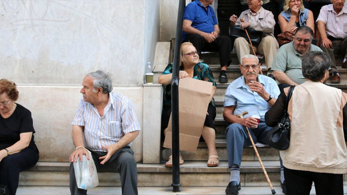 Διπλό «μαχαίρι» για συντάξεις χηρείας, τραπεζοϋπαλλήλους και δημόσιο