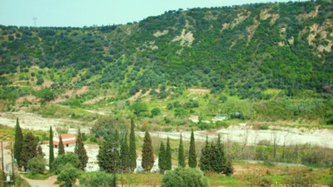 Αγρότες κατέλαβαν αγρόκτημα που είχε κατασχεθεί από ανιψιό του Μπεν Άλι 