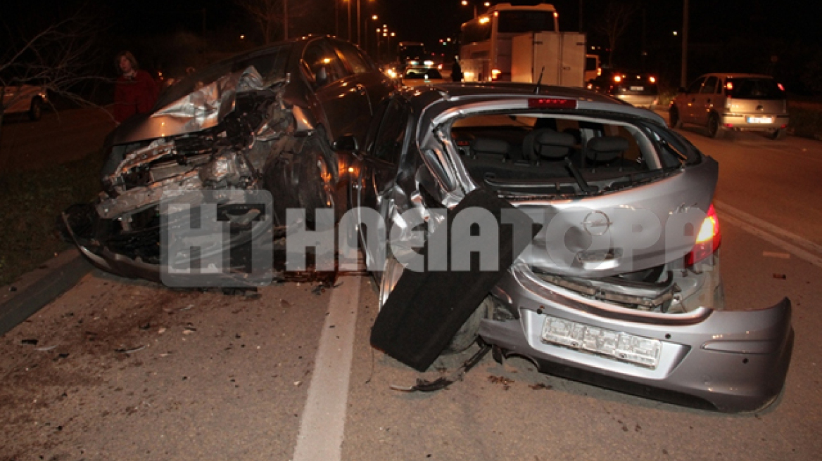 Σφοδρή σύγκρουση δύο ΙΧ αυτοκινήτων στην Πατρών- Πύργου 