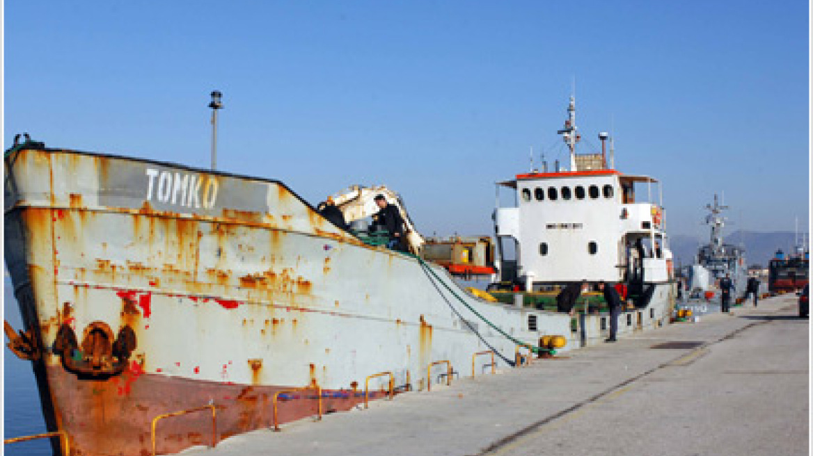 Έπιασαν πλοίο με λαθραία τσιγάρα στο Ναύπλιο 