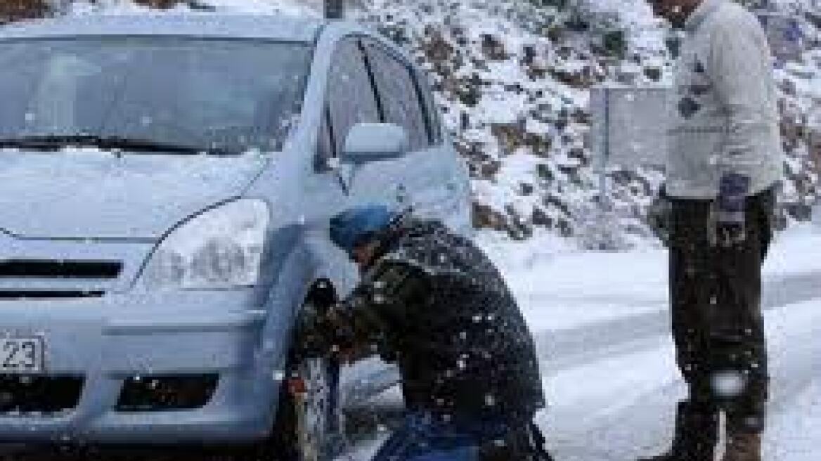 Συνεχίζεται η χιονόπτωση στην Πελοπόννησο 