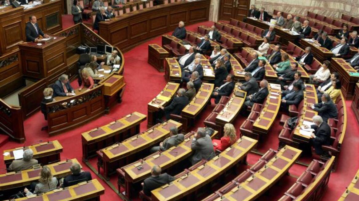 Αίρεται η ασυλία τριών βουλευτών 