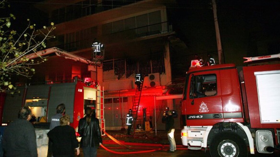 Φωτιά σε κτίριο στα Κάτω Πατήσια