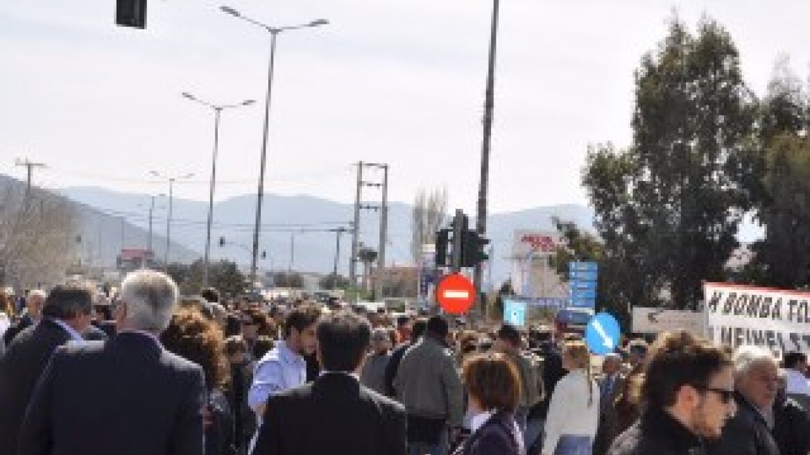 Κλειστή η Λαυρίου από κατοίκους της Κερατέας 