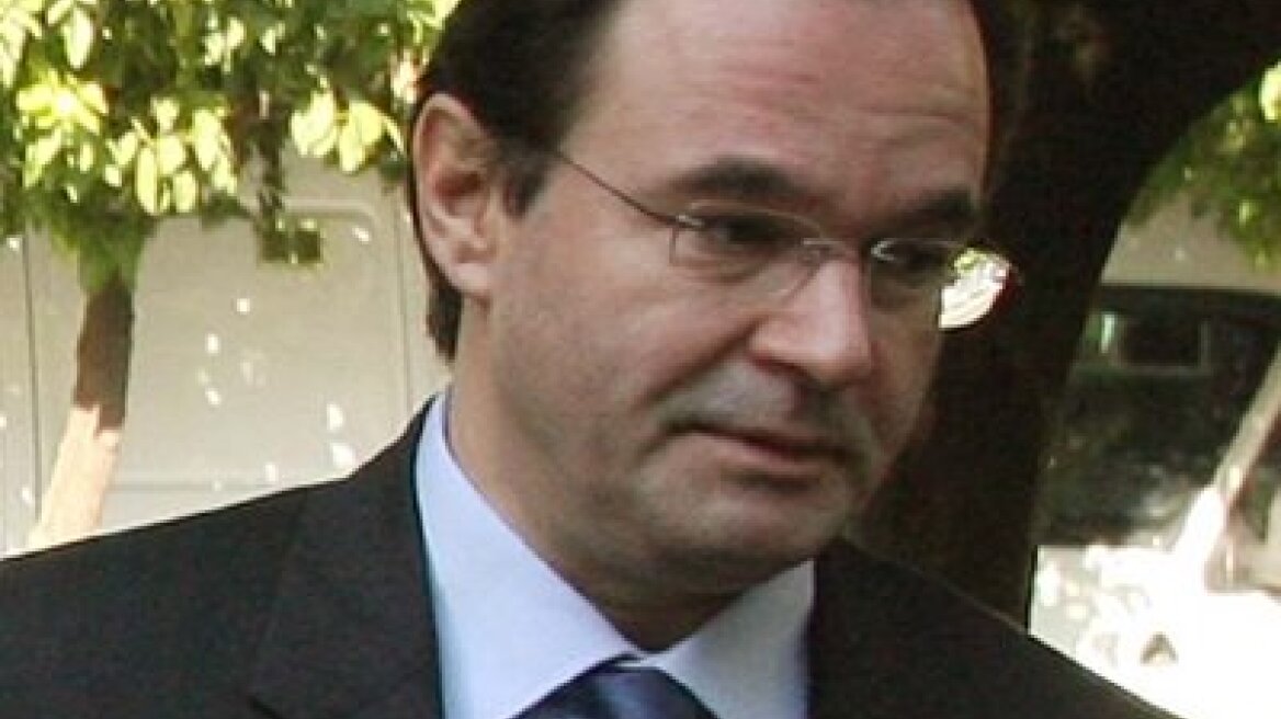 The EXPRESS SERVICE minister: the Papakonstantinou scandal