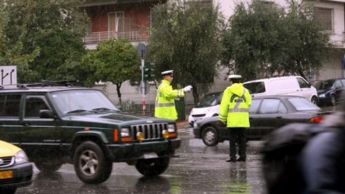 Χάος στους δρόμους από τη βροχή 