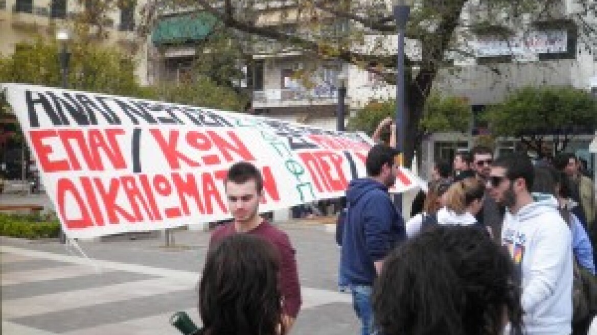 Απέκλεισαν την εθνική οδό οι φοιτητές στο Αγρίνιο!  