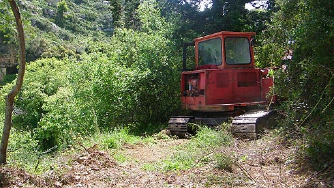 Αυθαίρετη παρέμβαση στο φαράγγι των Μύλων