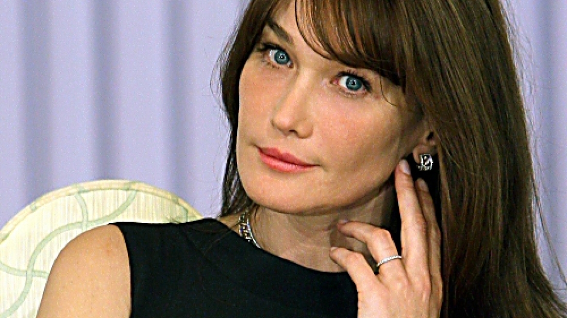 Περιμένει δίδυμα η Carla Bruni;