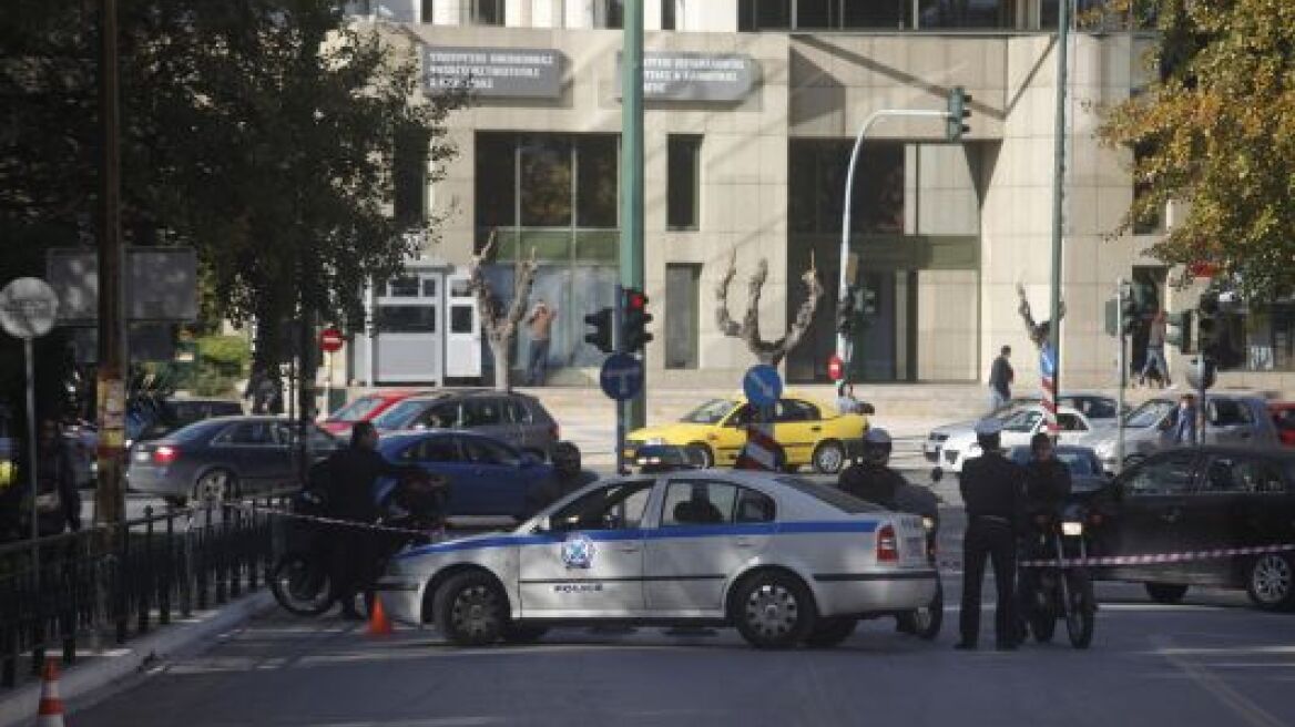 Συμβολική κατάληψη στα γραφεία Καστανίδη στη Θεσσαλονίκη 