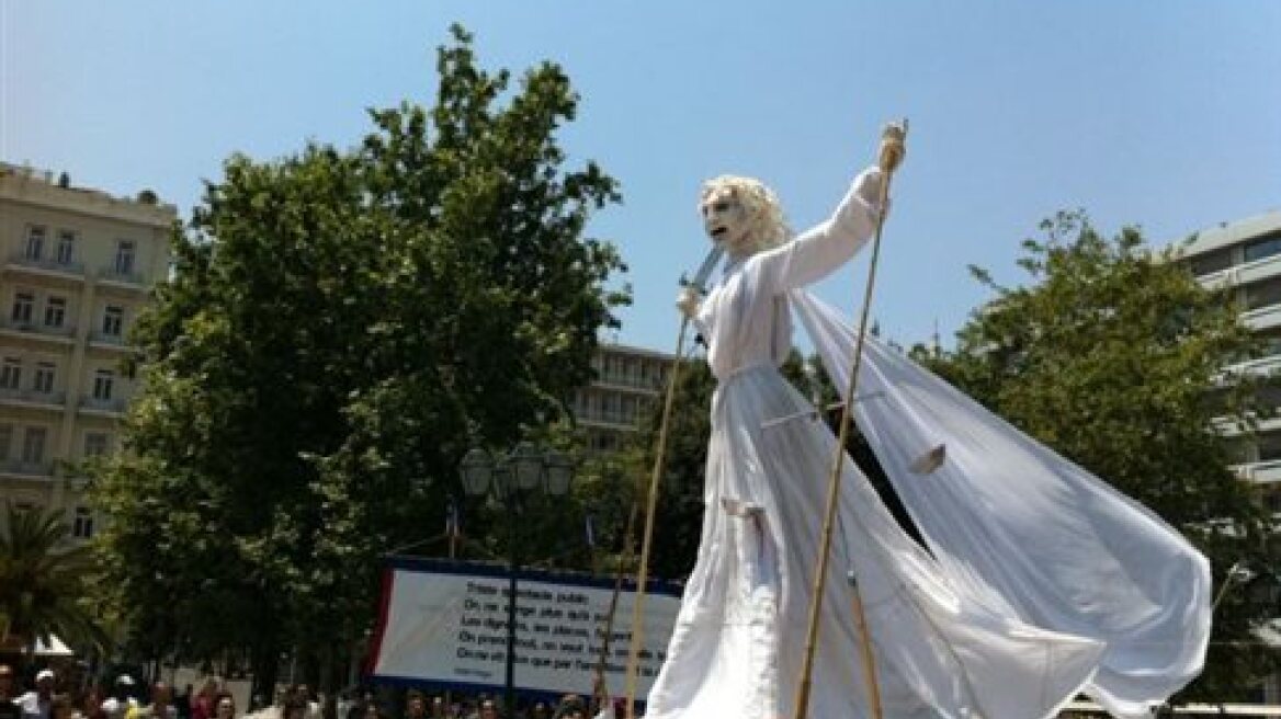 Στο πλευρό των Αγανακτισμένων το Θέατρο του Ήλιου 