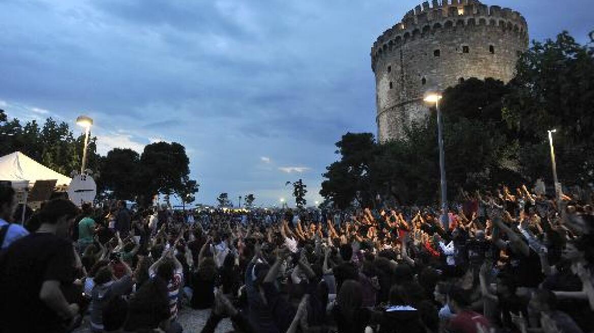 Αγανακτισμένοι και χρυσαυγίτες στους δρόμους της Θεσσαλονίκης