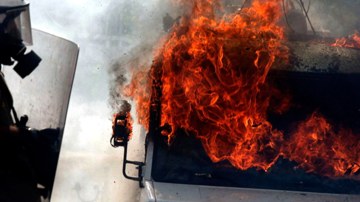 Tens of injured police and citizens at the centre of Athens