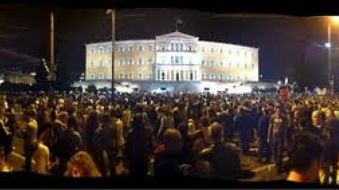 Indignants regroup at Syntagma despite yesterday’s chemical warfare