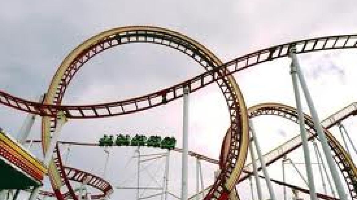 Έμειναν «κολλημένοι» επί ώρες επάνω σε roller coaster